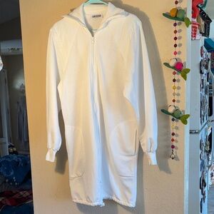 EUC VINTAGE Carushka white, full-zip long sweatshirt jacket is a piece of vintag